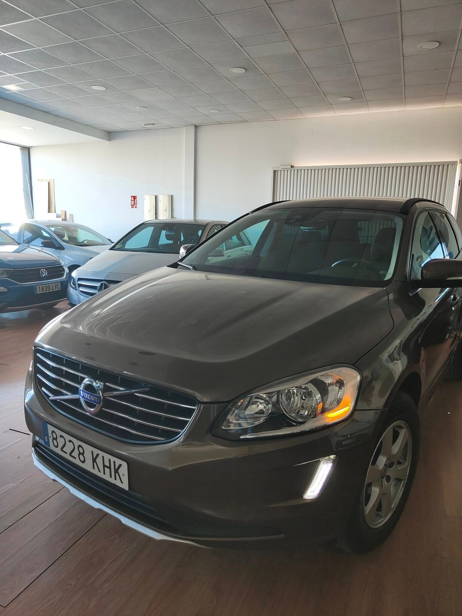 VOLVO XC60 MOMENTUM
