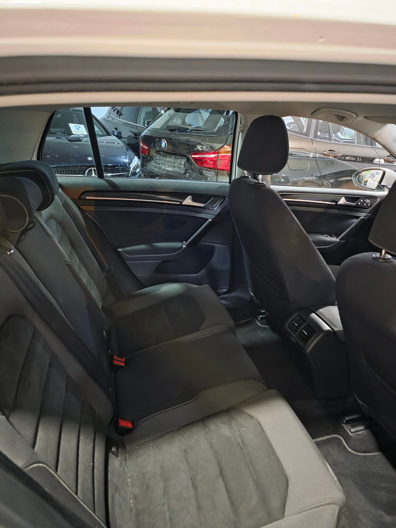 VOLKSWAGEN Golf R line