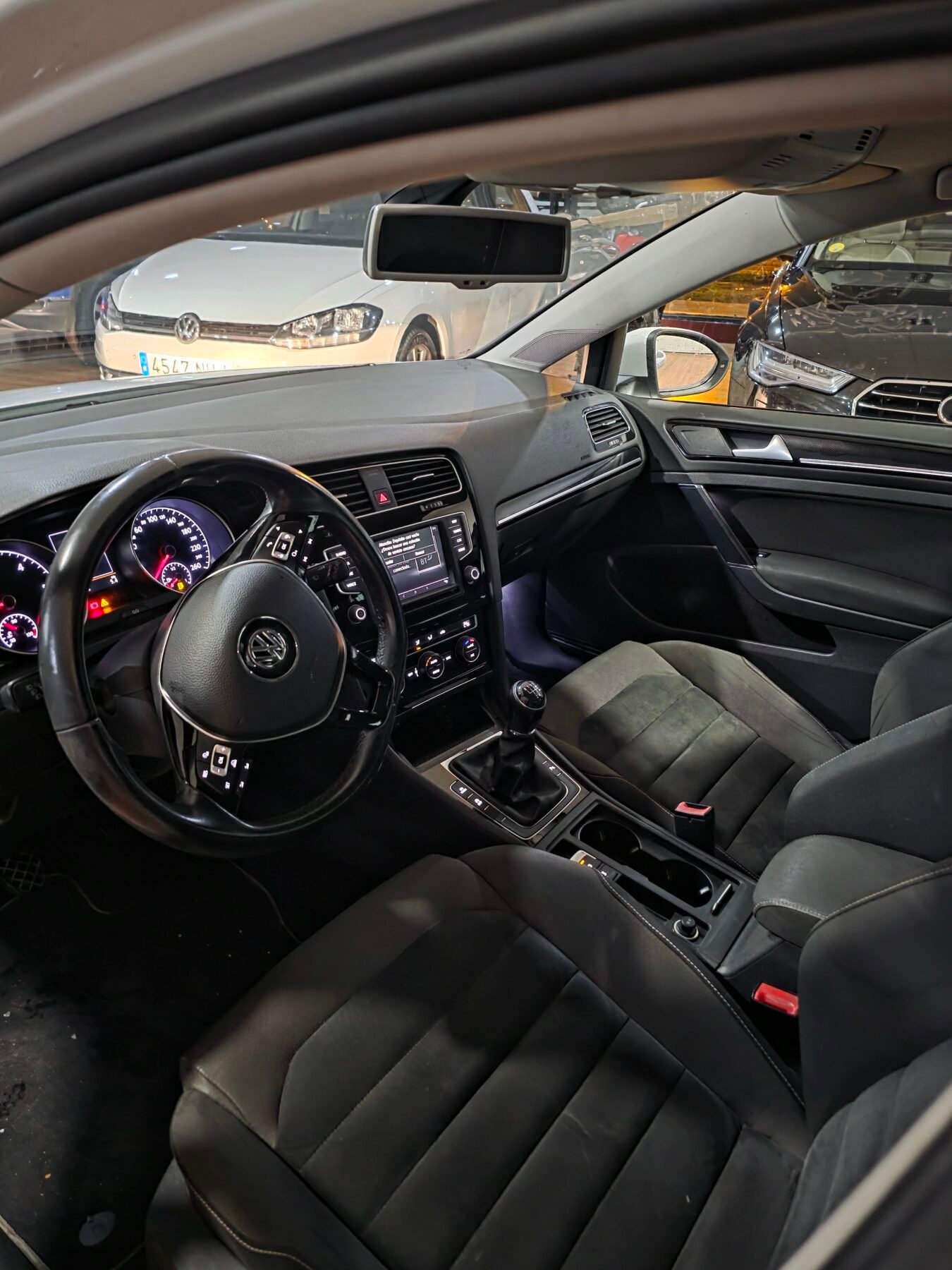 VOLKSWAGEN Golf R line