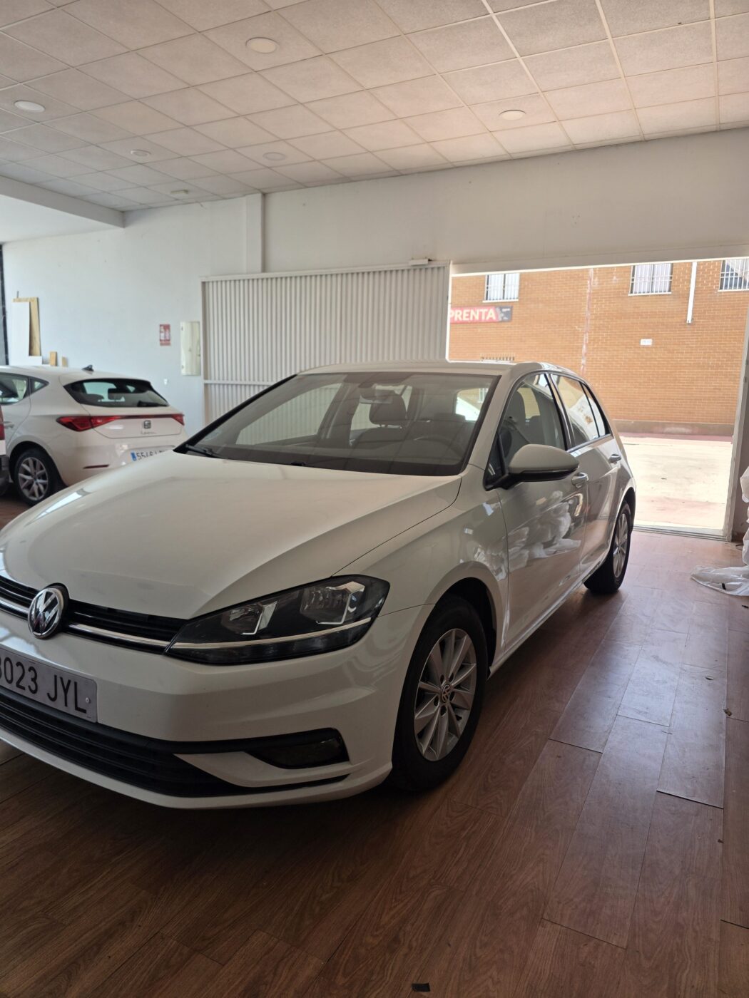 VOLKSWAGEN Golf Advance 