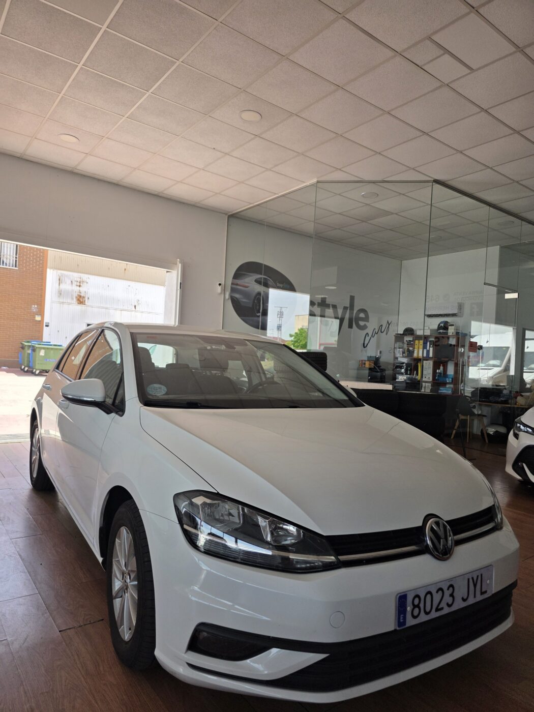 VOLKSWAGEN Golf Advance 