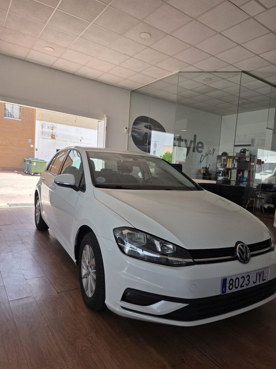 VOLKSWAGEN Golf Advance 
