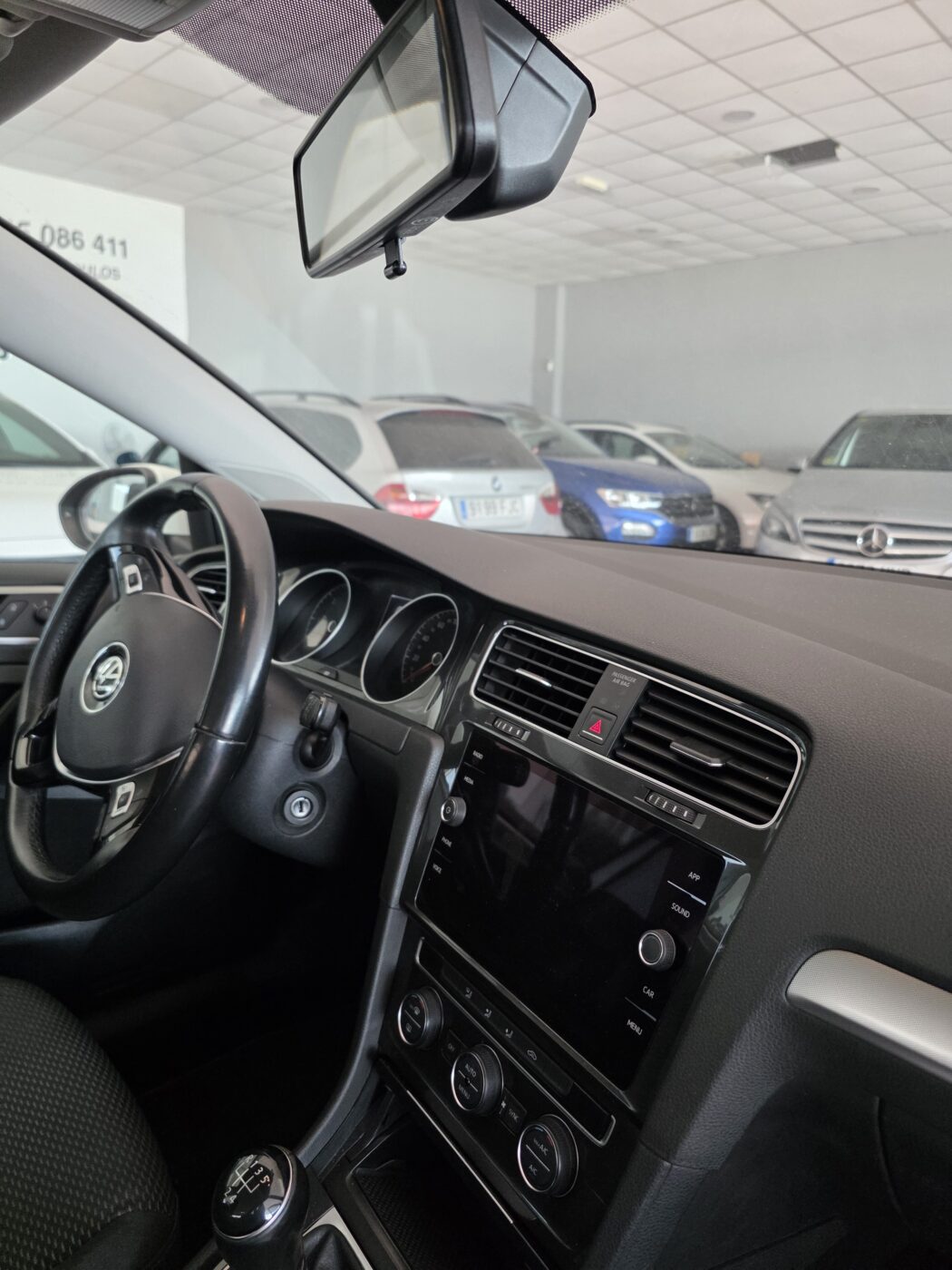 VOLKSWAGEN Golf Advance 