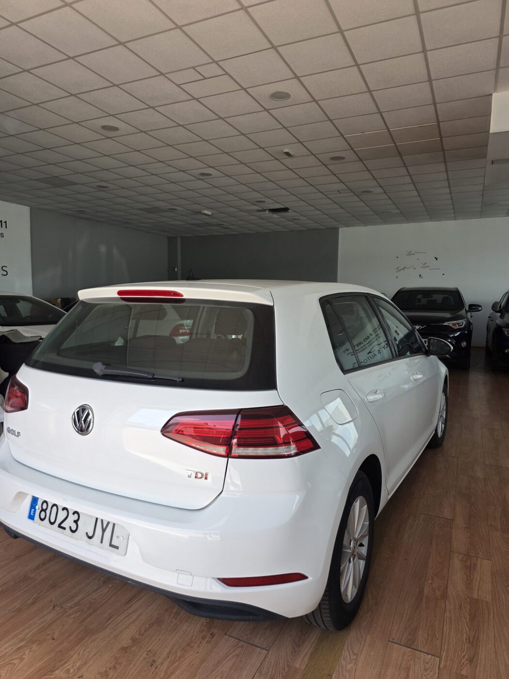 VOLKSWAGEN Golf Advance 