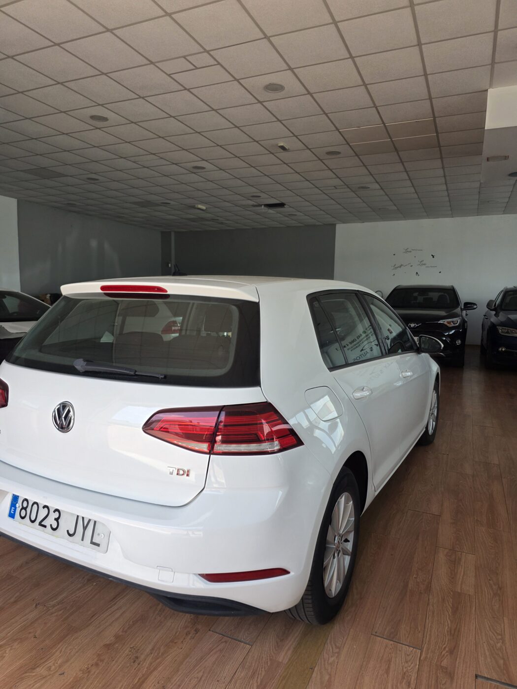 VOLKSWAGEN Golf Advance 