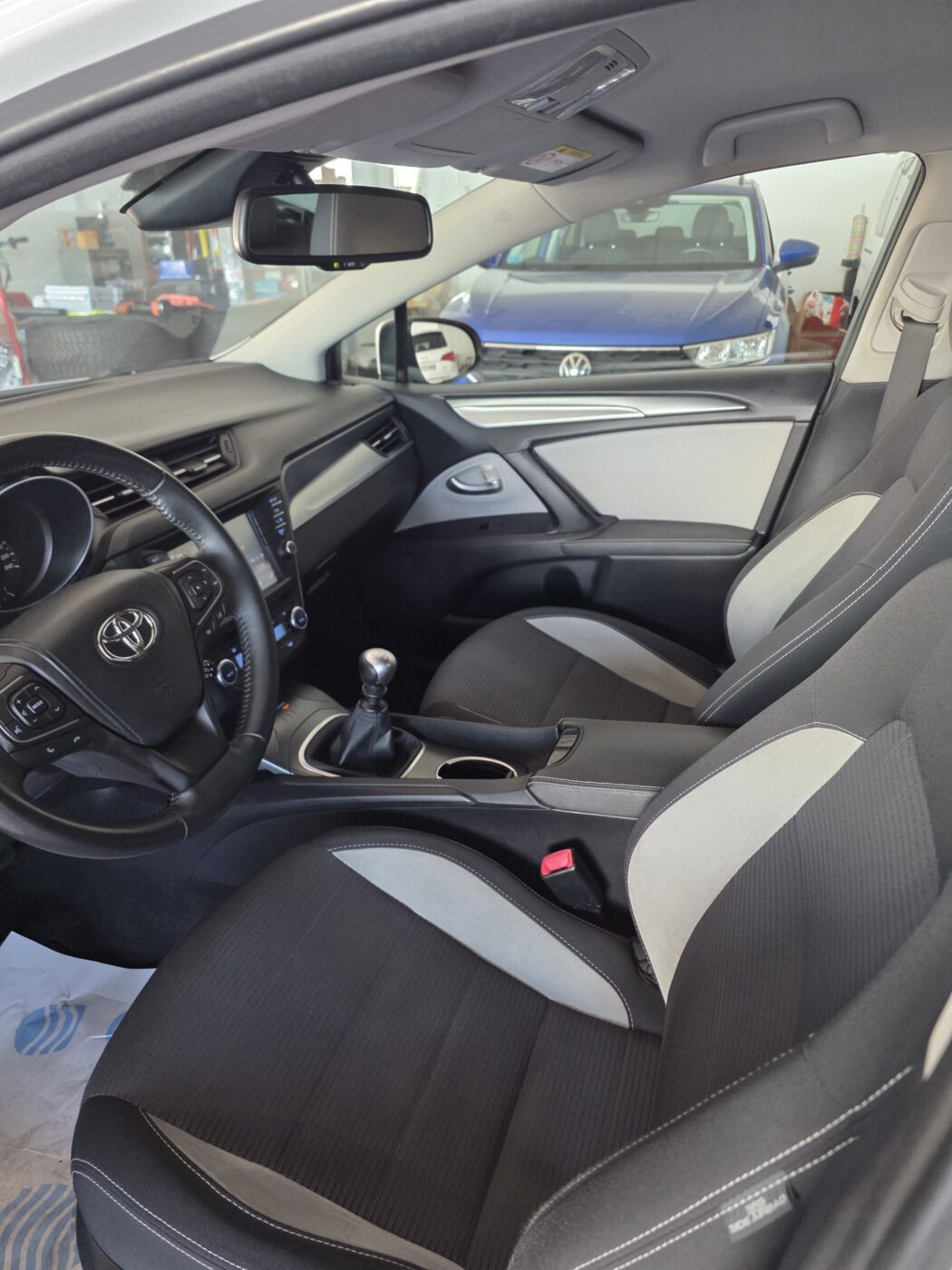 TOYOTA Avensis Advabce