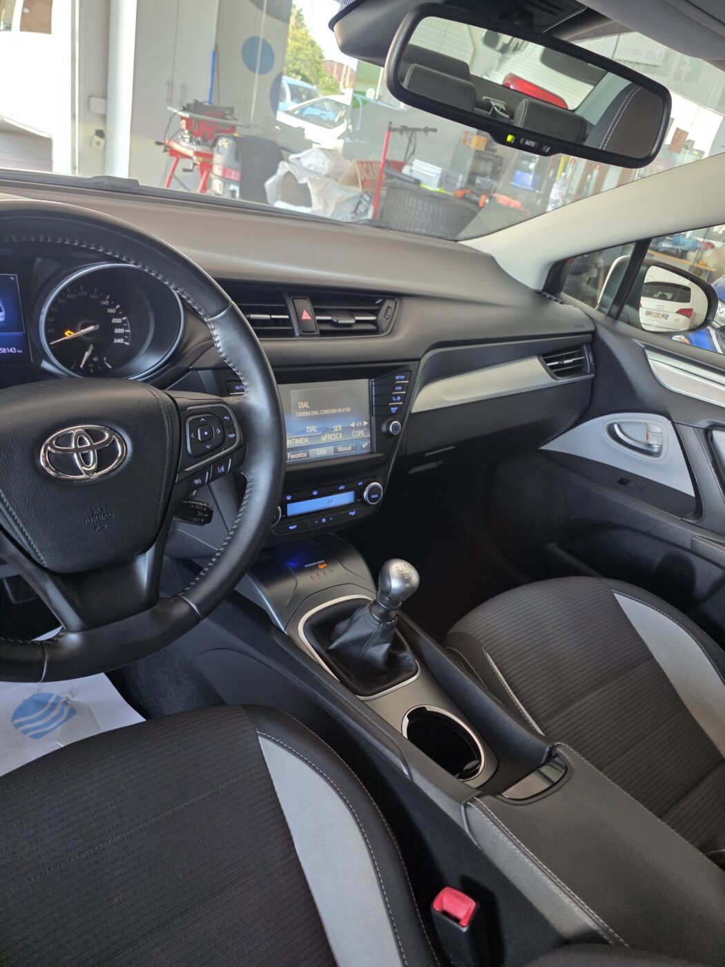 TOYOTA Avensis Advabce
